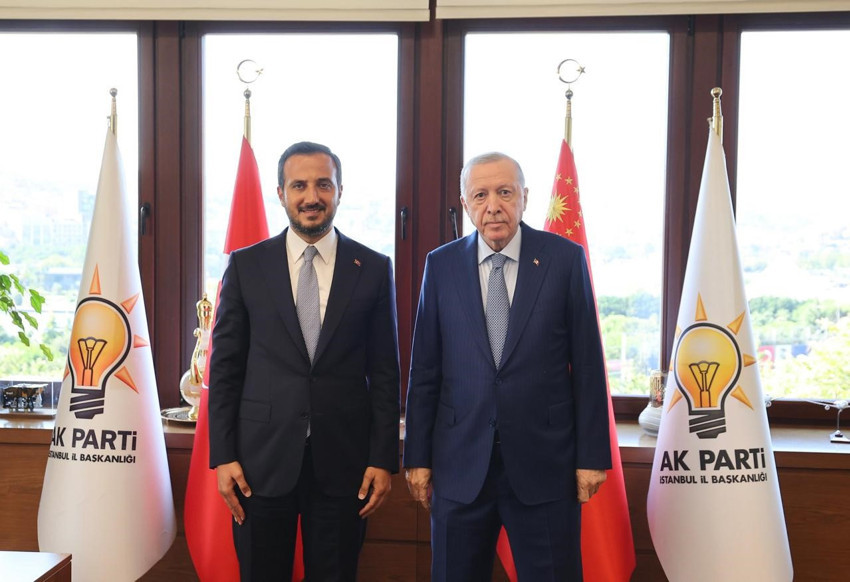 Cumhurbaşkanı Erdoğan, AK Parti İstanbul İl Başkanlığını ziyaret etti - Resim : 2