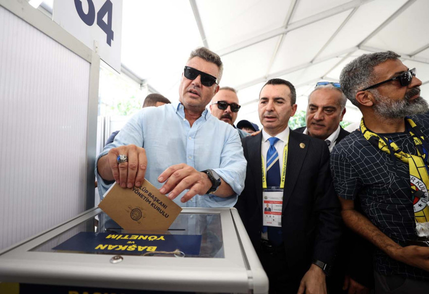 Fenerbahçe yeni başkanını seçiyor! Aziz Yıldırım mı, Hakan Safi mi? Katılım rekor kırdı! Oy sayımına geçilecek - Resim : 5