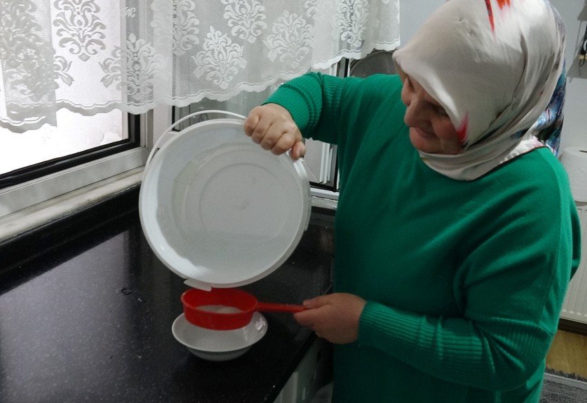 30 yıldır nisan ayında şifa bulmak için bunu yapıyor! - Resim : 1