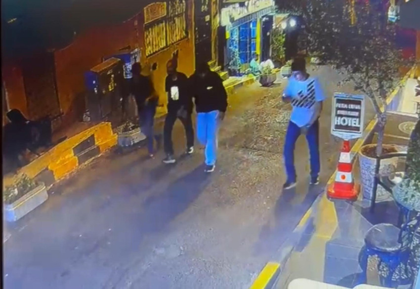 Taksim Meydanı'nda dehşet anları! 6 kişi bir kişiyi döverek öldürdü: 82 suç kayıtları çıktı - Resim : 1