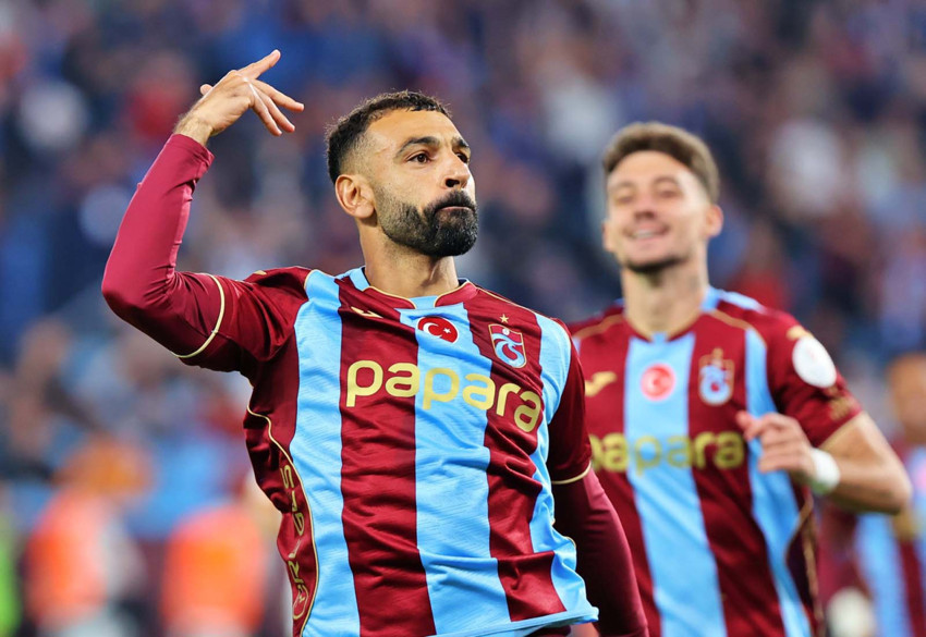 Süper Lig’de nefes kesen derbi: 4 gol, 2 kırmızı kart! Trabzonspor, Galatasaray’ı farklı yendi! Salah hat-trick yaptı - Resim : 2