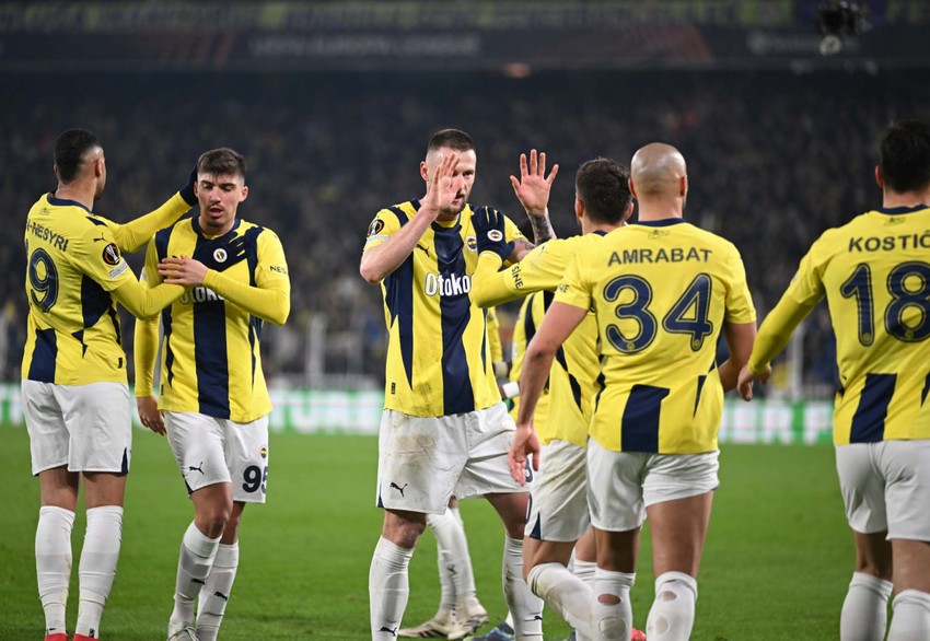 Kadıköy’de Fenerbahçe şov! Sarı-lacivertliler Anderlecht’i golcüleriyle farklı geçti! Tur kapısını araladı - Resim : 1