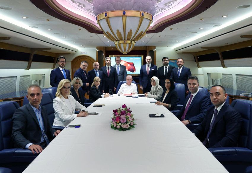 Cumhurbaşkanı Erdoğan Çin dönüşü uçakta gazetecilerin sorularını yanıtladı: "Henüz buna hazır değiller" - Resim : 1