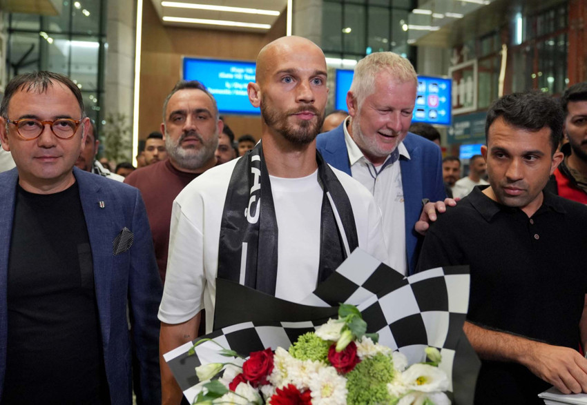 Beşiktaş, yeni transferi Vaclav Cerny’ye kavuştu - Resim : 1
