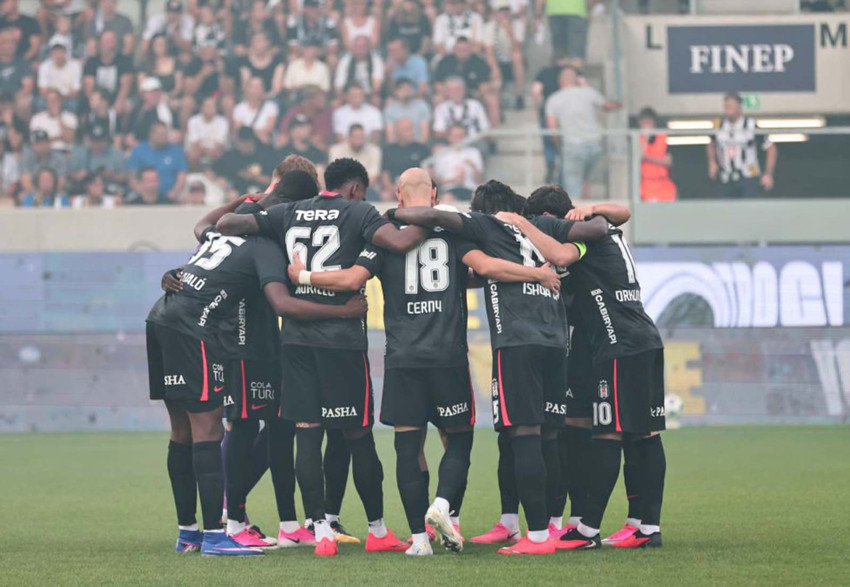 HRADEC KROLOVE 0-1 BEŞİKTAŞ GENİŞ MAÇ ÖZETİ! 10 kişilik Kartal, Semih Kılıçsoy’un golüyle kazandı - Resim : 1