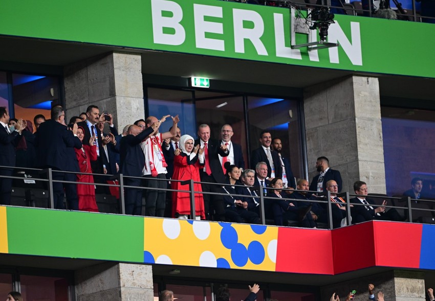Cumhurbaşkanı Erdoğan'ın gol sevinci! Samet Akaydin attı tribünler coştu - Resim : 2