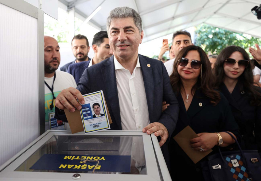 Fenerbahçe yeni başkanını seçiyor! Aziz Yıldırım mı, Hakan Safi mi? Katılım rekoru kırıldı! Oy sayımı başlayacak - Resim : 2