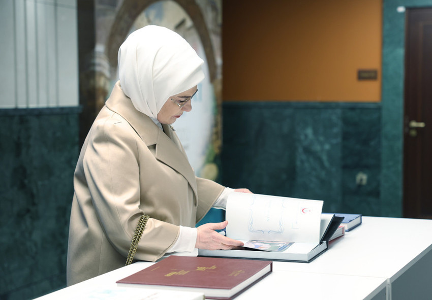 Emine Erdoğan, "Tıp ve Kültür-Sanat Sempozyumu"nda konuştu: Bilim ve sanat aynı kalbin yarısıdır - Resim : 2