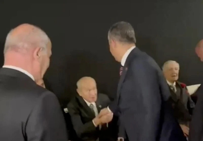 Bahçeli ve Özel, Koç Holding'in töreninde sohbet etti - Resim : 2