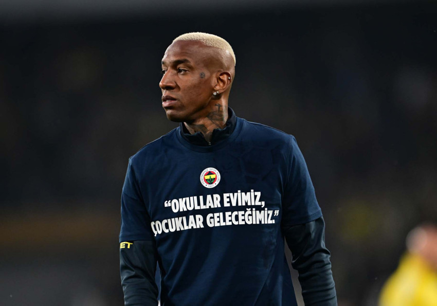 Fenerbahçeli futbolculardan anlamlı hareket! Okul saldırıları unutulmadı - Resim : 1