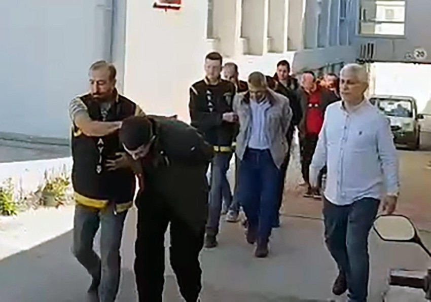 Pes dedirtecek rahatlık! 14 milyonluk vurgun yapıp çorbacıya gittiler - Resim : 2