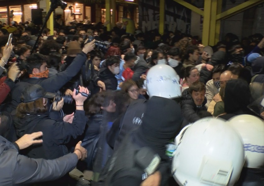 Beyoğlu İstiklal Caddesi'nde izinsiz Filistin'e destek gösterisinde arbede yaşandı! - Resim : 3