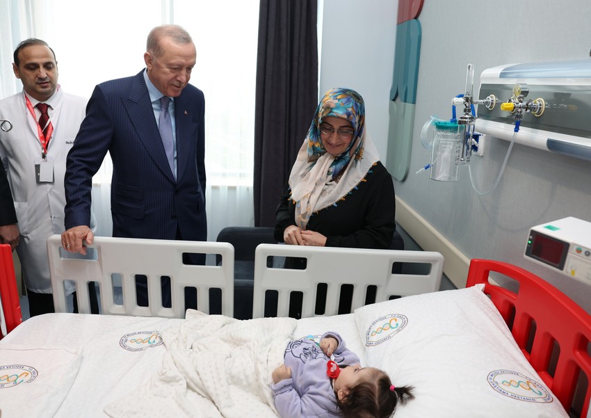 Cumhurbaşkanı Erdoğan'dan hastalara moral ziyareti - Resim : 1