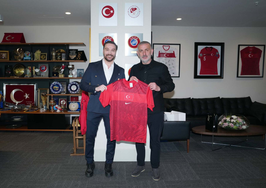 Şarkıcı Sinan Akçıl, TFF Başkanı Hacıosmanoğlu’nu ziyaret etti - Resim : 1