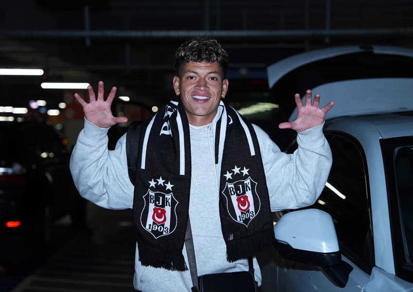 Beşiktaş ayrılığı duyurdu! Genç futbolcunun yeni takımı belli oldu - Resim : 1