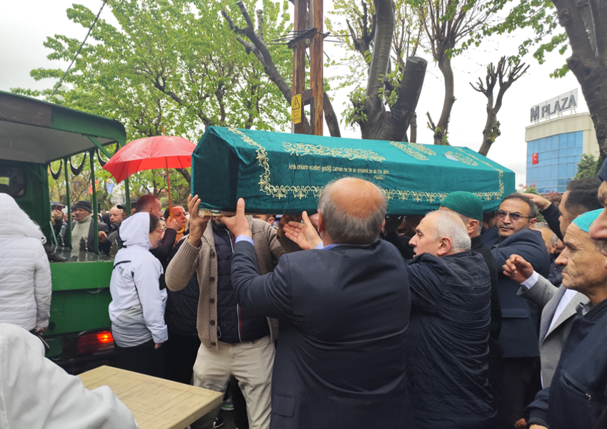 Aylardır kayıp olarak aranıyordu! Metruk binada cesedi bulunan Fatih Aydın toprağa verildi - Resim : 1
