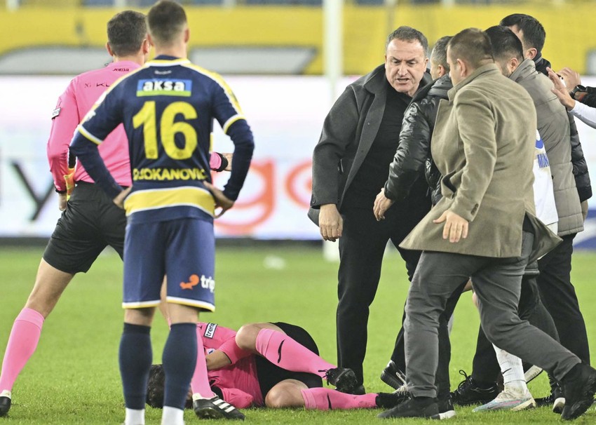 Halil Umut Meler’e yumruk atmıştı! Faruk Koca’nın cezası belli oldu - Resim : 2