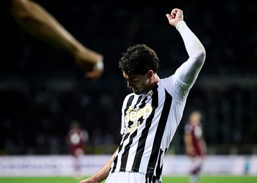 Beşiktaş transferde bombayı patlattı! Dusan Vlahovic'ten İstanbul'da ayağının tozuyla açıklama: "Siyah beyaz hayat boyu beni takip etti" - Resim : 1