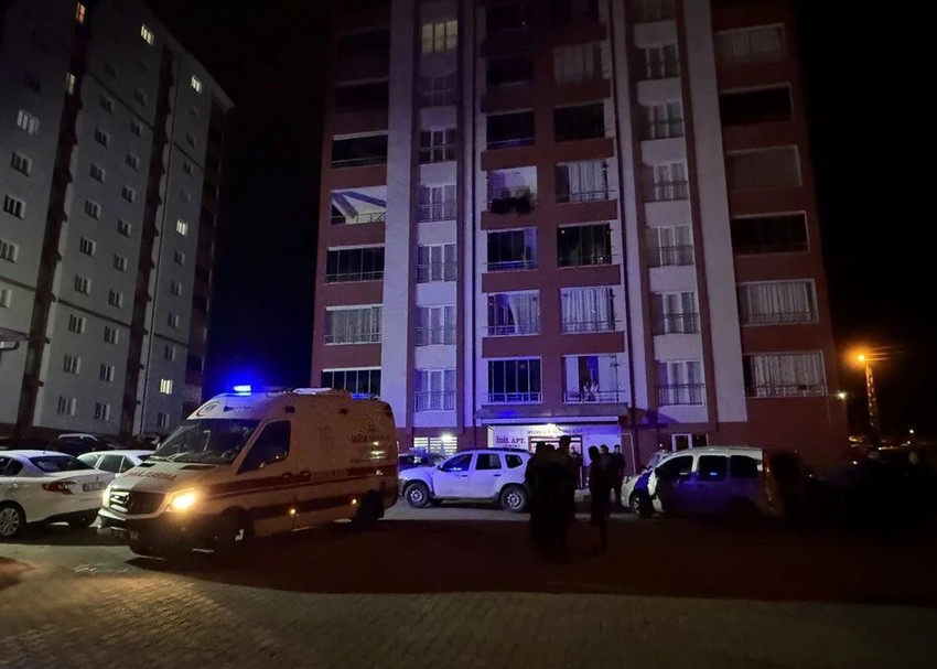 Sivas'ta iki kardeşi katleden caninin binaya giriş görüntüleri ortaya çıktı! - Resim : 1