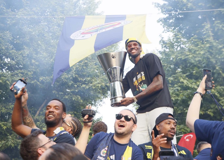 Fenerbahçe Beko’dan EuroLeague şampiyonluğu için görkemli kutlama! Nigel Hayes- Davis’in konuşması gönülleri fethetti - Resim : 3