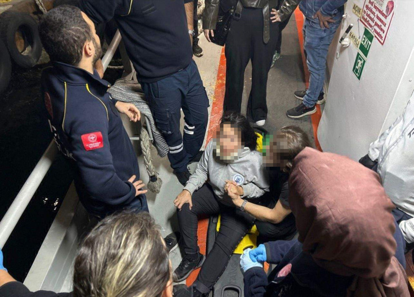 Beşiktaş - Üsküdar motoru, kargo gemisi ile çarpıştı: Korku dolu anlar kamerada - Resim : 3