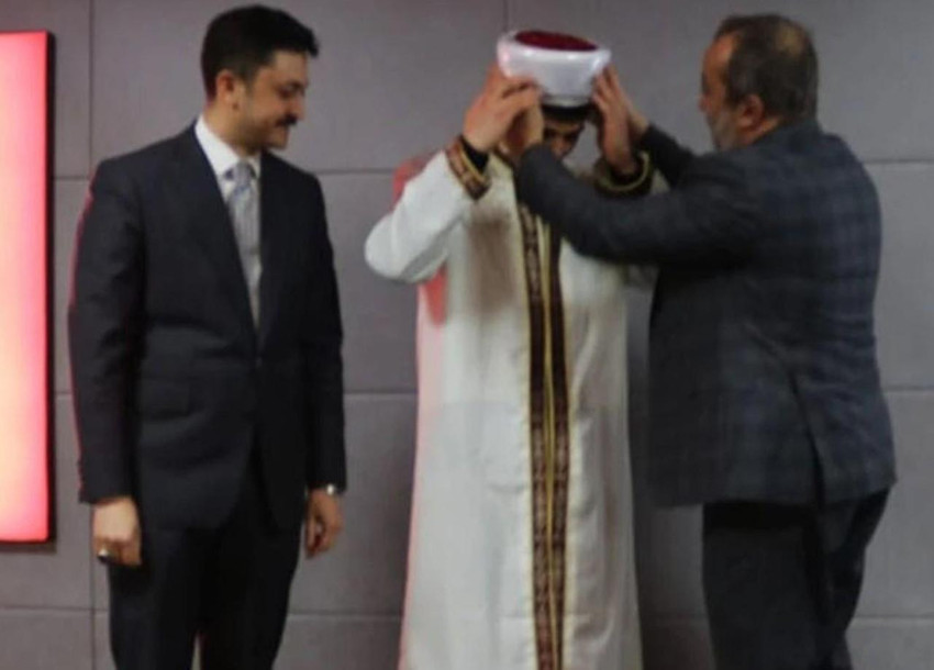 &Ccedil;ocuk su&ccedil;lu cezaevinde hafız oldu: Bakan &Ccedil;ift&ccedil;i o paylaşıma kayıtsız kalmadı - Resim : 1