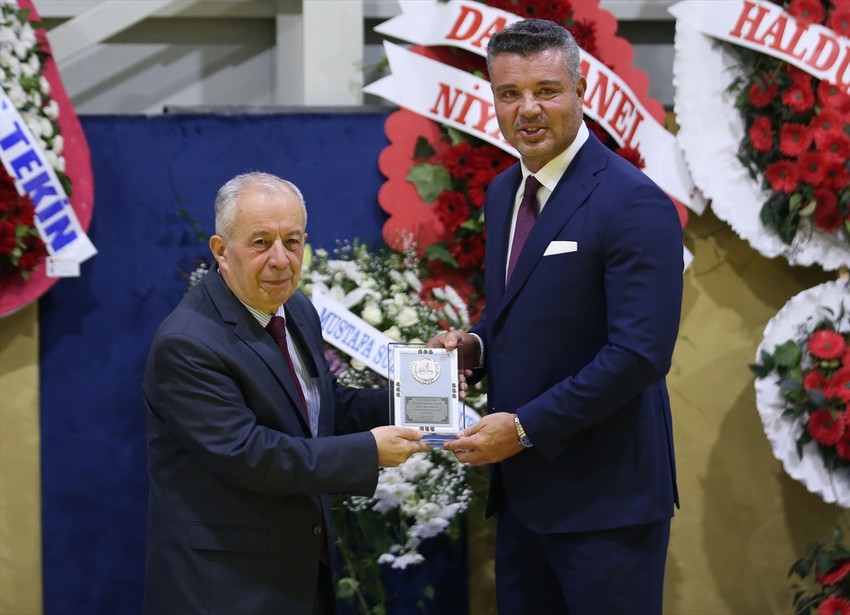 Çanakkale'de Saran Grup tarafından yaptırılan Atatürk Spor Salonu hizmete açıldı - Resim : 3