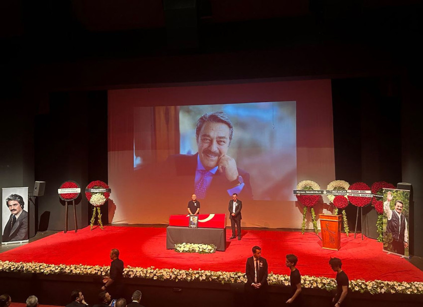 Yeşilçam efsanesi Kadir İnanır'a acı veda: Son yolcuğuna uğulanıyor! - Resim : 3
