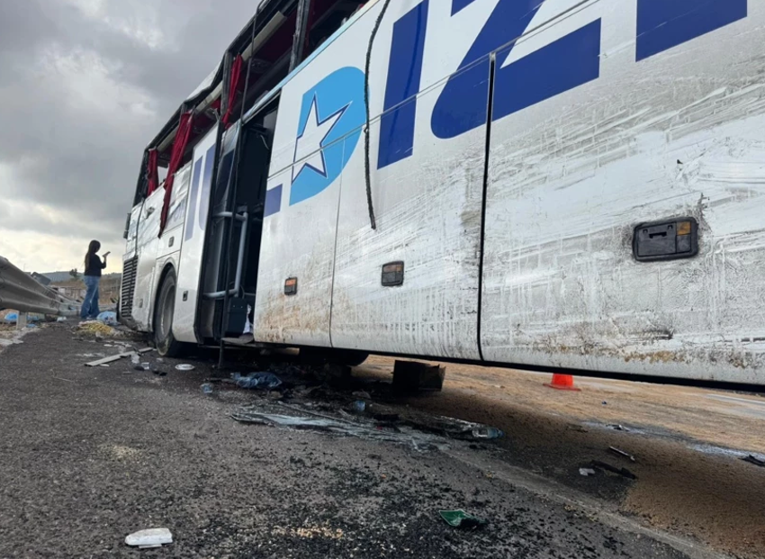 İstanbul Kuzey Marmara Otoyolu’nda feci kaza! 4 ölü, 20 yaralı: Kazanın görüntüsü ortaya çıktı - Resim : 2