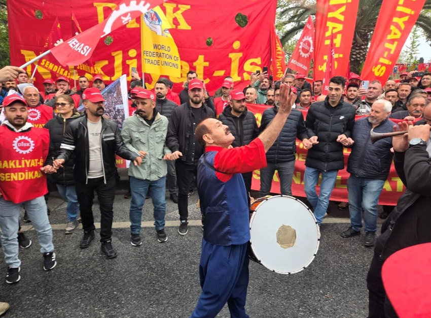 İşçiler 1 Mayıs'ta meydanlarda: Beşiktaş ve Şişli'de gözaltılar var! İşte İstanbul'da son durum - Resim : 4