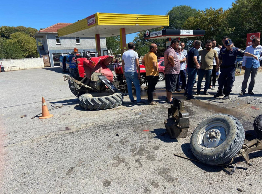 Sakarya’da traktörle otomobil çarpıştı: 4 yaralı - Resim : 1