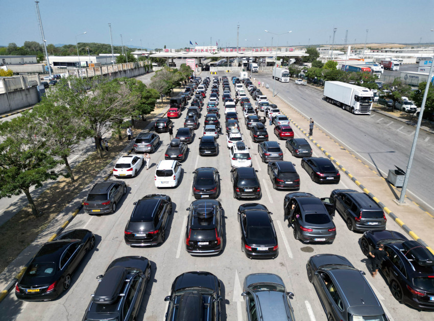 Kapıkule'deki yoğunluk oranı düştü! Araçlar 39 dakikada çıkabiliyor - Resim : 2