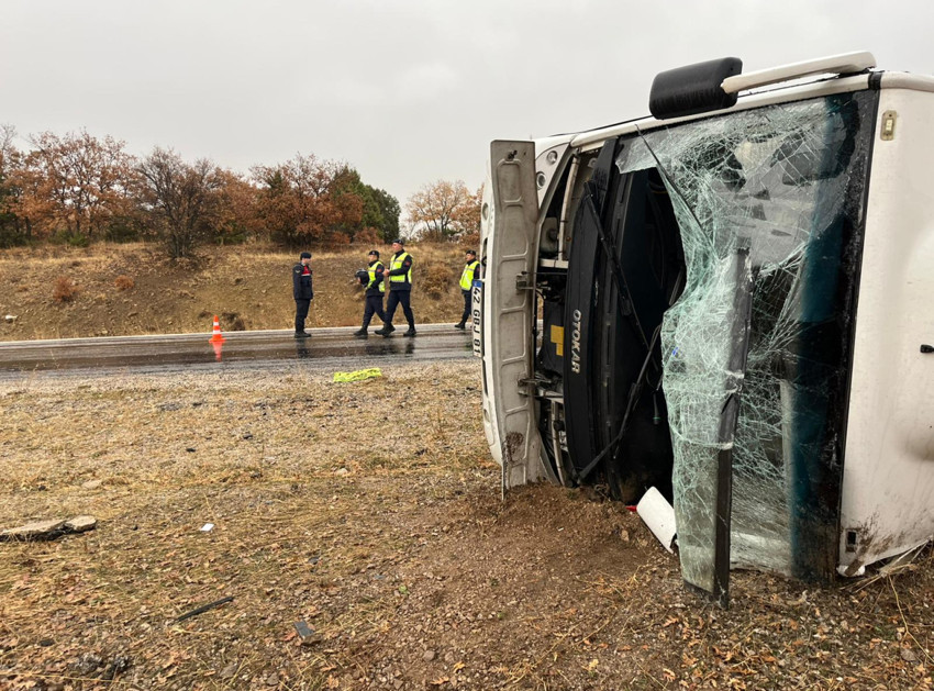 Okul servisi devrildi; Çok sayıda yaralı var - Resim : 1