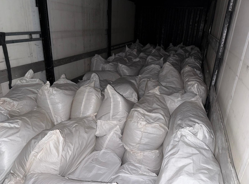 Adana’da bir kamyonda 3 ton kaçak tütün ele geçirildi - Resim : 1