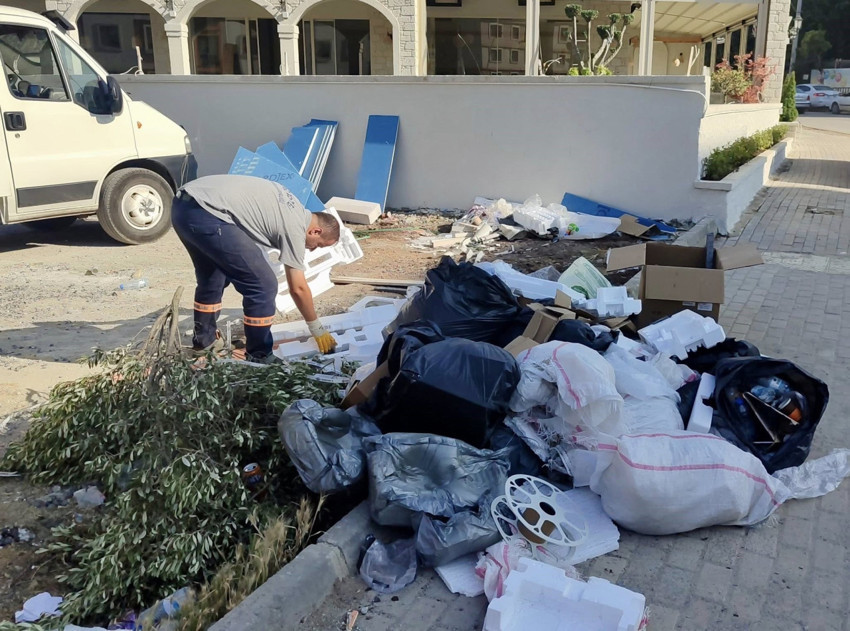 Körfez Belediyesi ekipleri cadde ve mahallelerde hijyen için yoğun temizlik yapıyor - Resim : 1