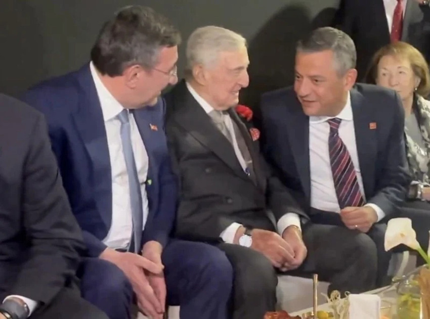 Bahçeli ve Özel, Koç Holding'in töreninde sohbet etti - Resim : 1