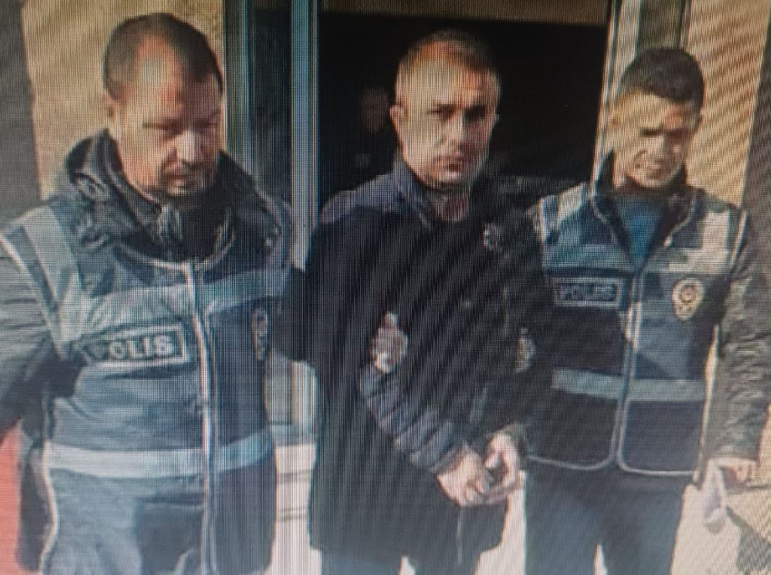 Türkiye’den Avrupa’ya uzanan silah şebekesine darbe! İzmir'deki polis katili Marsilya'daki çete operasyonunda yakalandı - Resim : 4