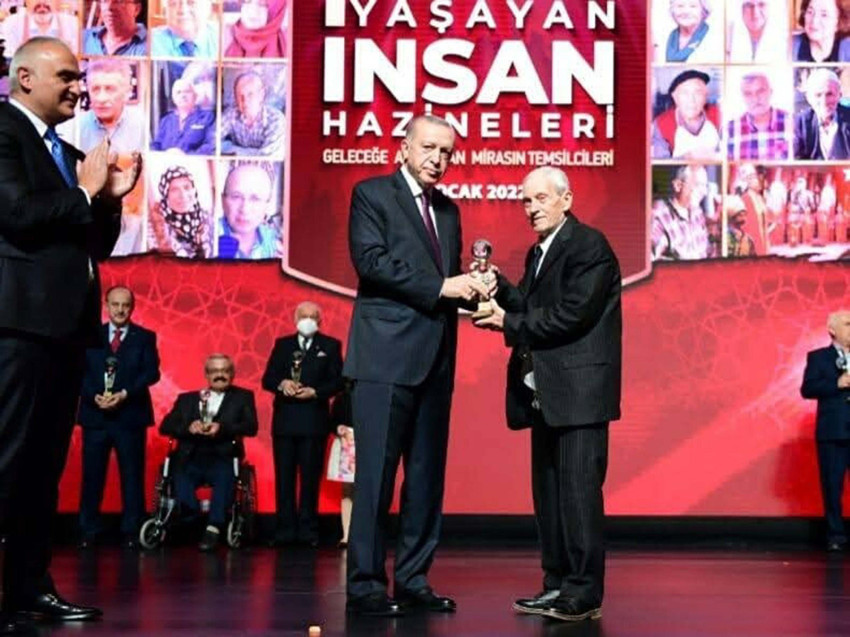 UNESCO "Yaşayan İnsan Hazinesi" unvanı vermişti! Parşömenin son büyük ustası İsmail Araç hayatını kaybetti: Binlerce yıllık gelenek yetim kaldı - Resim : 1