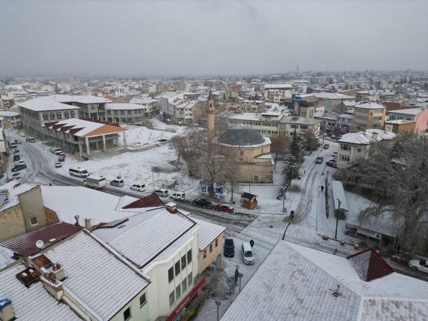 Afyonkarahisar'da kar yağışı etkili oldu. Beyaza bürünen kent havadan görüntülendi - Resim : 1