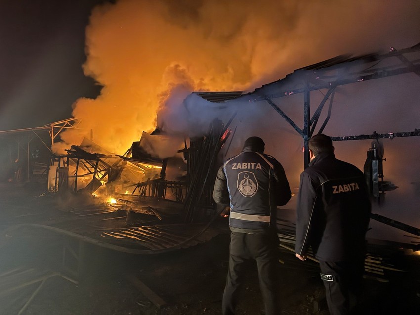 Kereste deposunda yangın: Çok sayıda ekip sevk edildi - Resim : 2