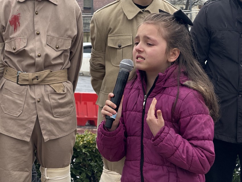 Çanakkale Zaferi'nin 110'uncu yılı! 10 yaşındaki Eslem şiirini gözyaşlarıyla okudu! - Resim : 2