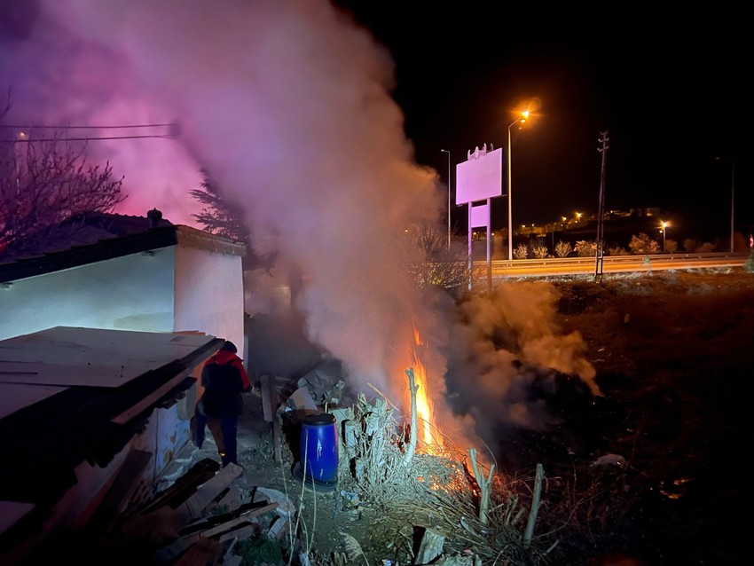 Çorum'daki dinlenme tesisinde korkutan yangın! - Resim : 1