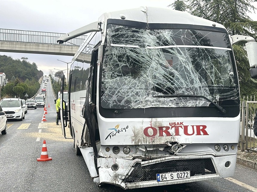 Uşak'ta işçi taşıyan midibüs, servis otobüsüne çarptı; 20 yaralı - Resim : 2