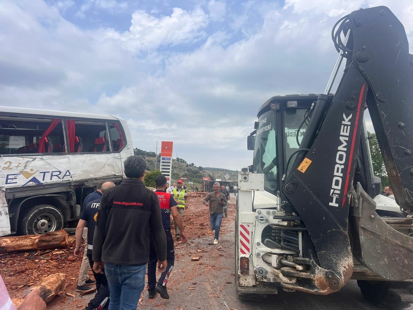 Çanakkale'de zincirleme kaza: 8 ölü, 20 kişi yaralandı! - Resim : 3
