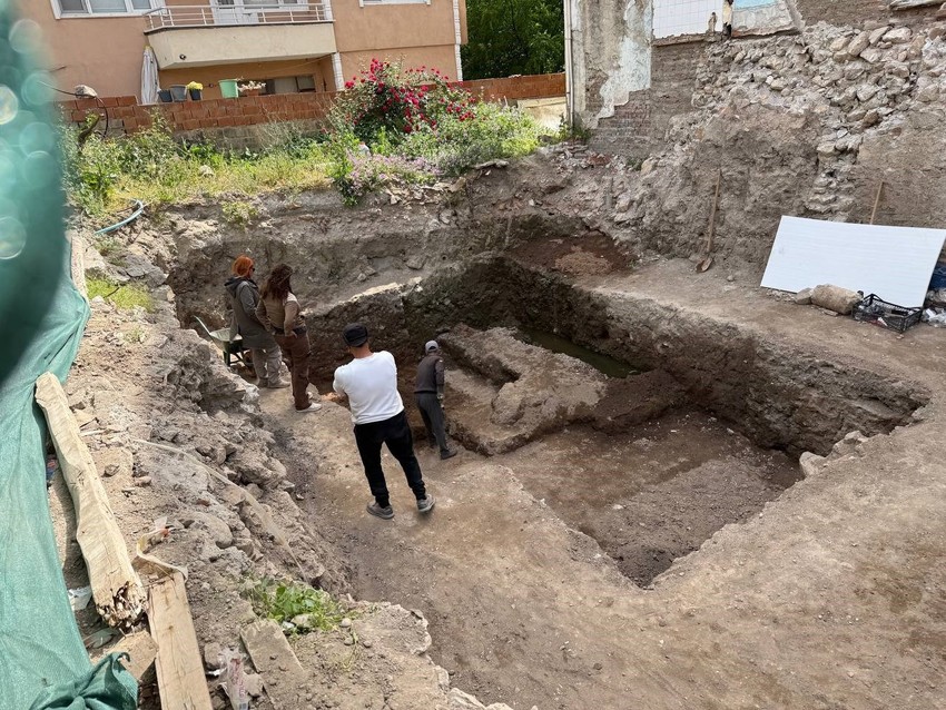 O ile Papa geleceğini açıklamıştı! Evin altından çıktı! Devreye arkeologlar girdi - Resim : 1