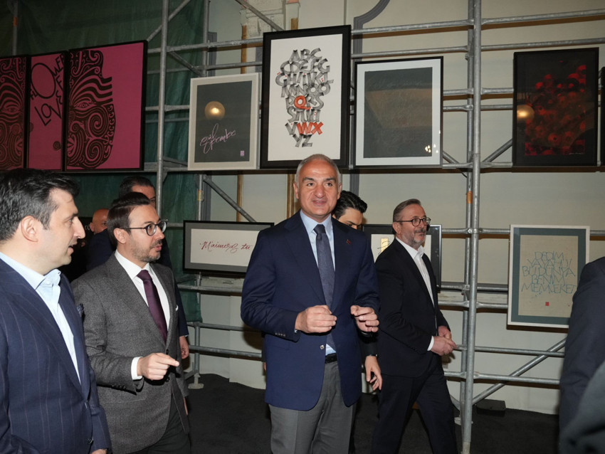 106 yıllık Karak&ouml;y Palas yeniden hayat buldu! Bakan Ersoy'dan Sel&ccedil;uk Bayraktar&rsquo;a teşekk&uuml;r - Resim : 1