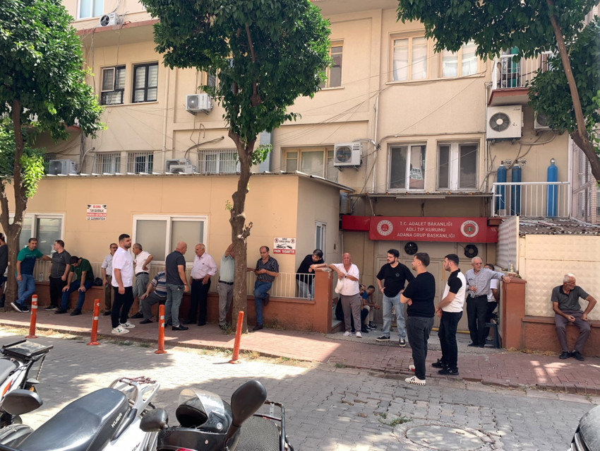 Adana'da vahşet: Yastıkla eşinin yüzünü kapatıp başına ateş etti! 7 yaşındaki kızlarının gözü önünde vurdu - Resim : 1