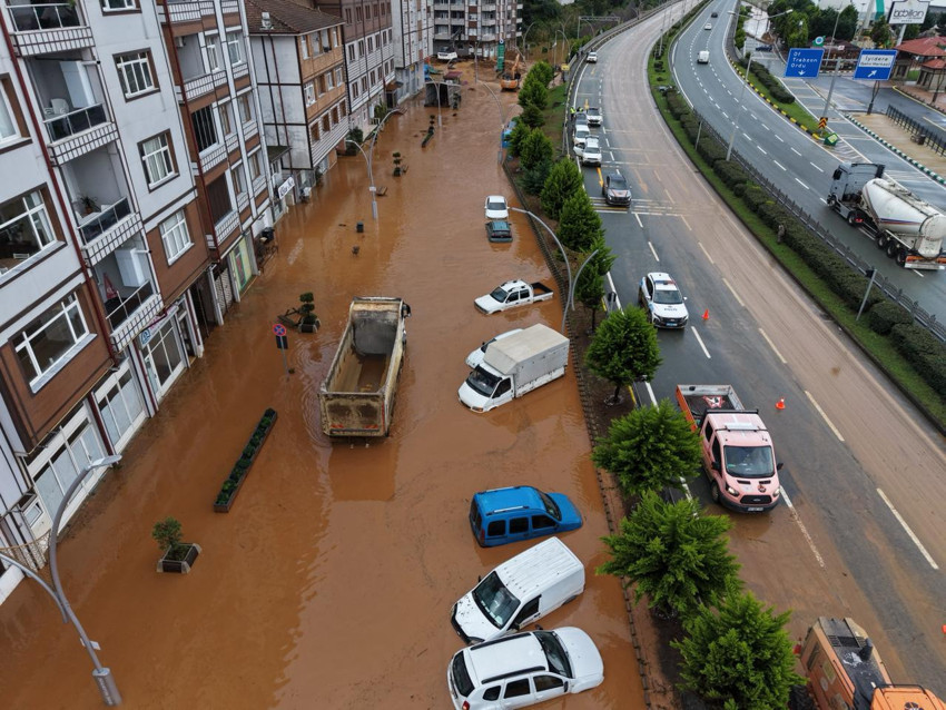 Sel felaketinde can pazarı! Bilanço ağır: İlk görüntüler geldi - Resim : 3