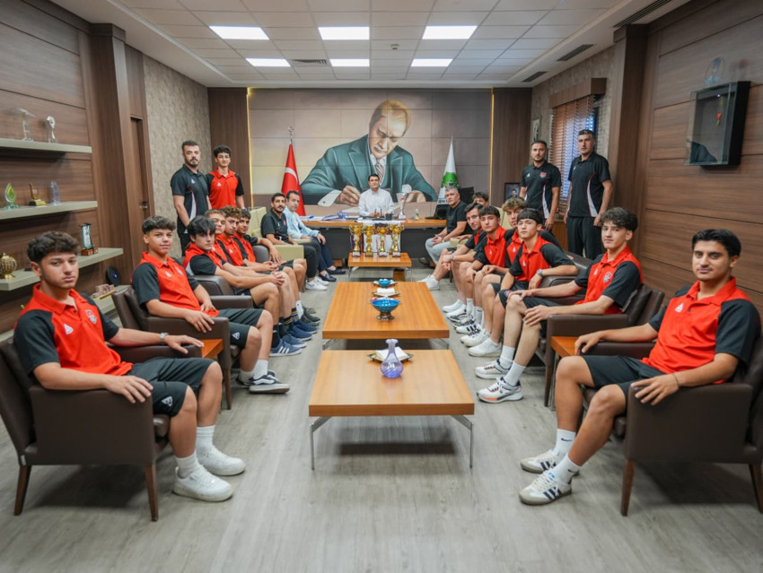 Şehitkamil Belediyespor’dan tarihi derece! U18 Türkiye üçüncüsü oldular! Başkan Umut Yılmaz: Spora yapılan yatırımların meyvesini alıyoruz - Resim : 1