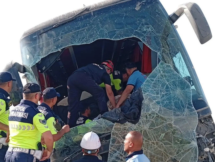 Aksaray'da otobanda korku dolu anlar! Otobüs yoldan çıktı! Çok sayıda yaralı var - Resim : 4
